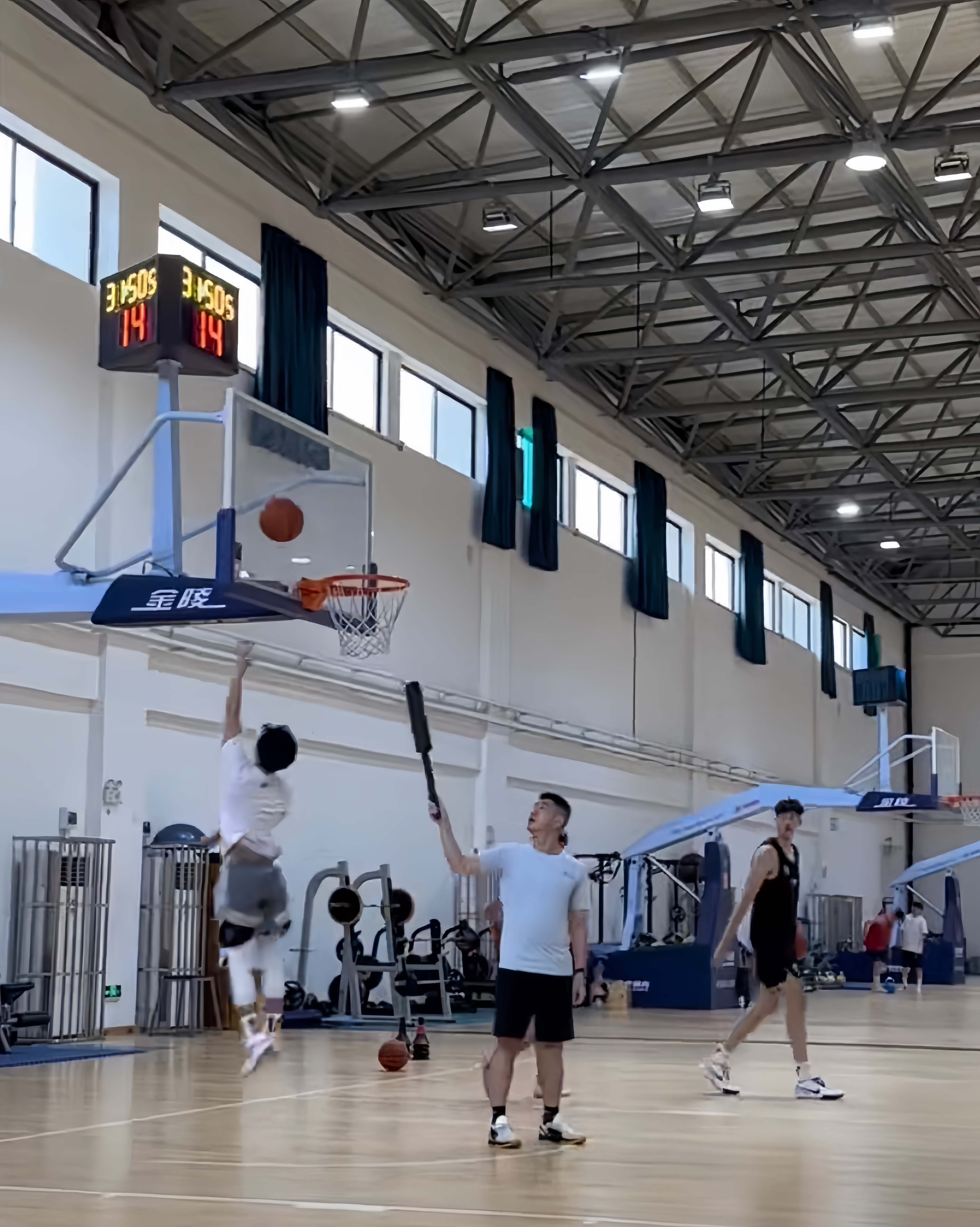 开云 -关于广东宏远迎CBA常规赛关键赛，冲刺阶段官宣签约，悬念犹存，训练强度明显提升的信息