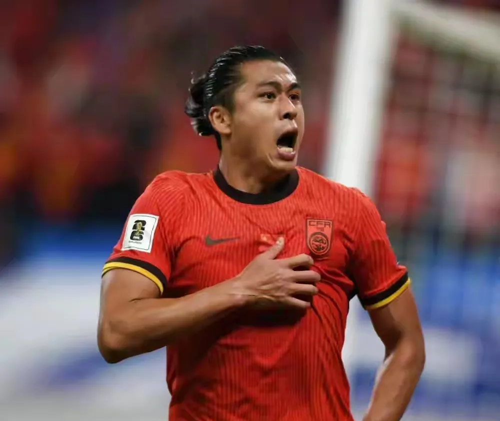 开云正版 -转折点！广州队远射贴柱，荷甲集结日攻防权衡，压力陡增，训练强度明显提升的简单介绍